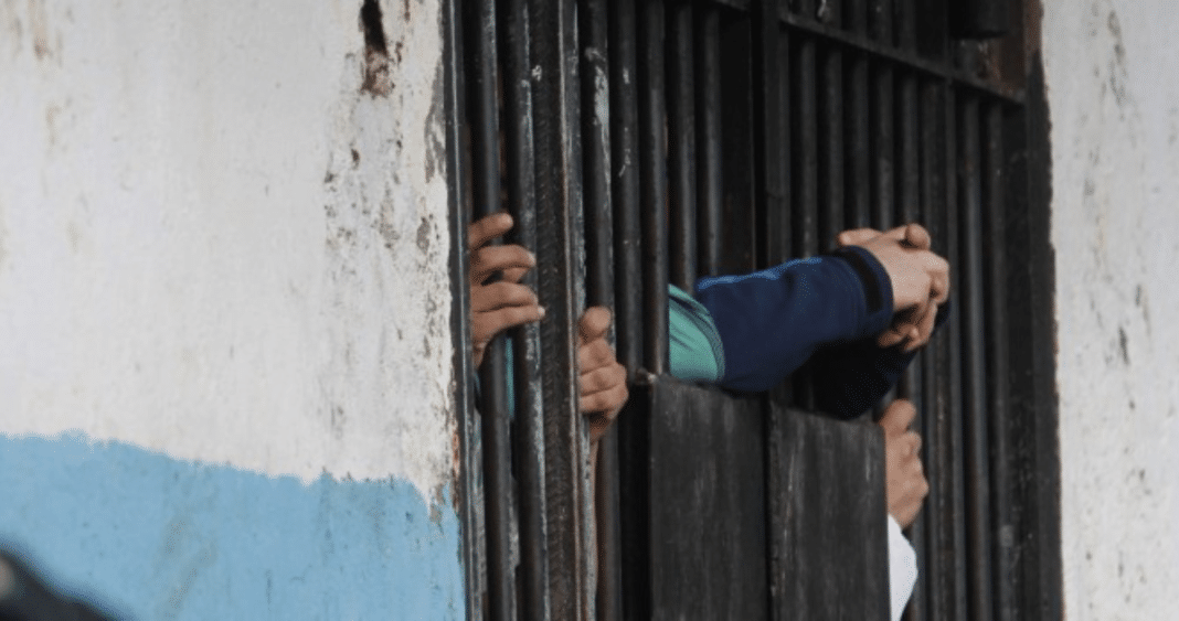 Alarmante Sobrepoblación en Cárcel de Castro: Autoridades Deben Actuar Ahora
