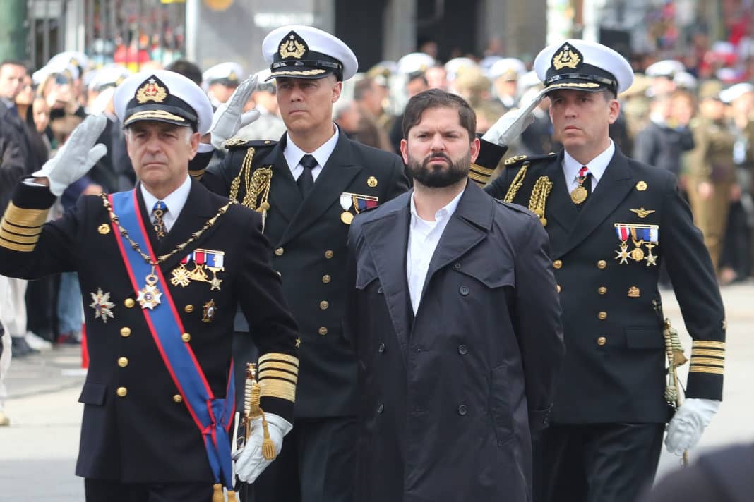 Boric Enfrenta Rechazo en Conmemoración de las Glorias Navales: Un Presidente Dividido