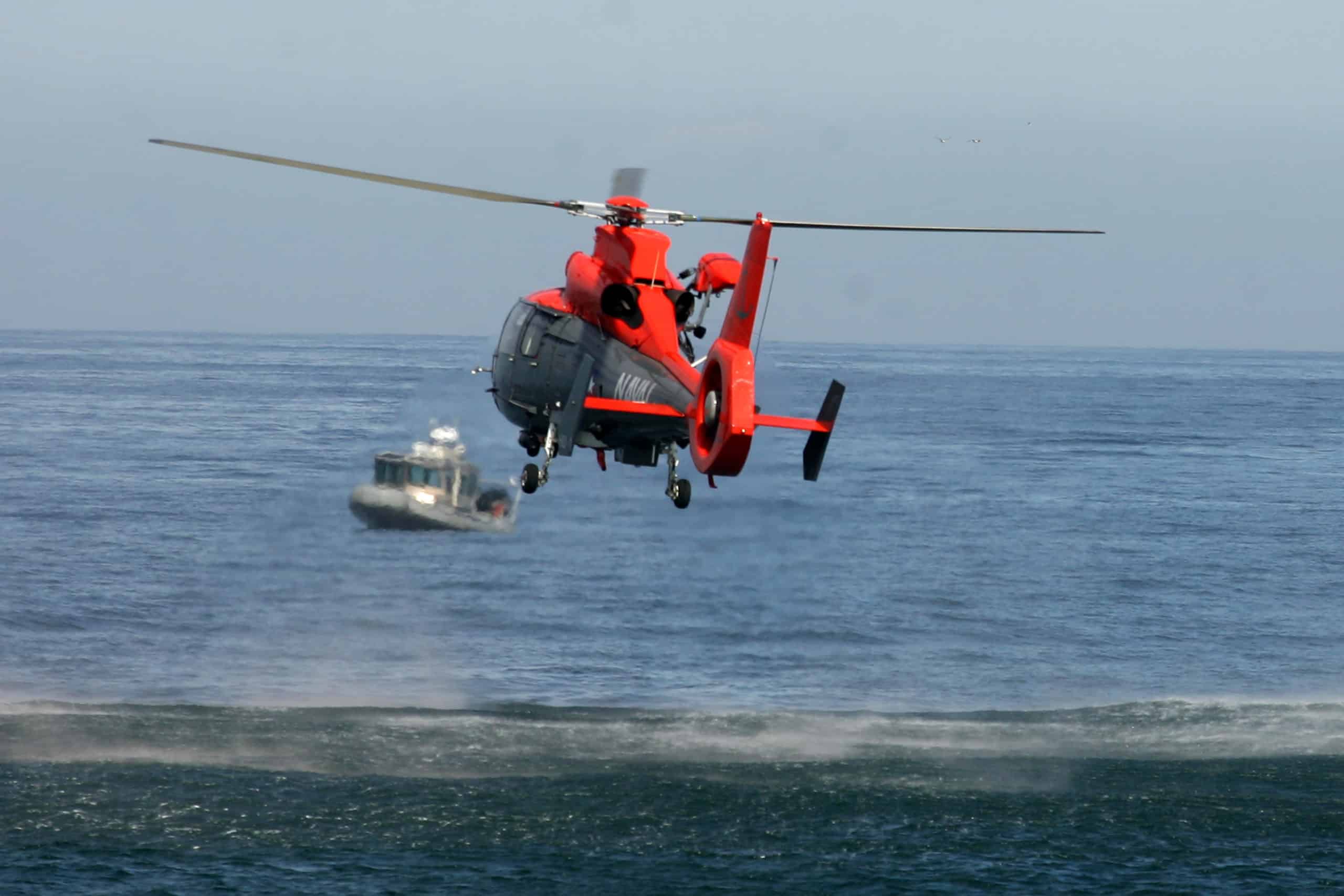 Caída Dramática: Funcionaria de la Armada se Desploma desde Helicóptero en Playa Las Salinas