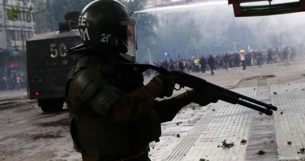 Carabinero Disparó a Manifestante y Causó Pérdida de Visión: ¿Justicia o Impunidad?