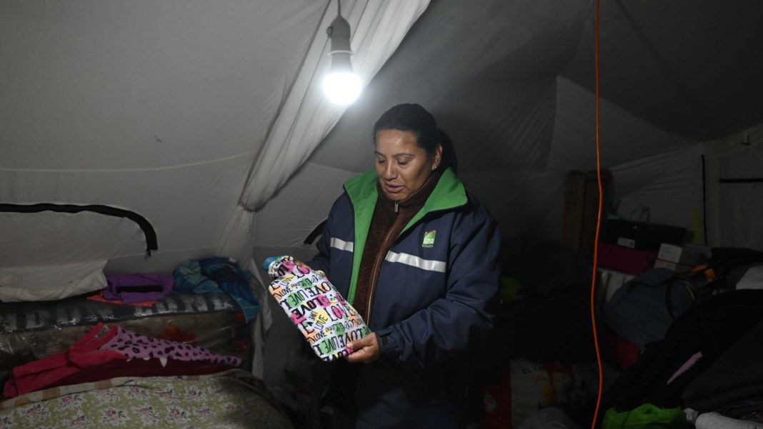 Desgarradora Realidad de los Damnificados por el Incendio en Quilpué: Luchando Contra la Lluvia y el Frío en Carpas