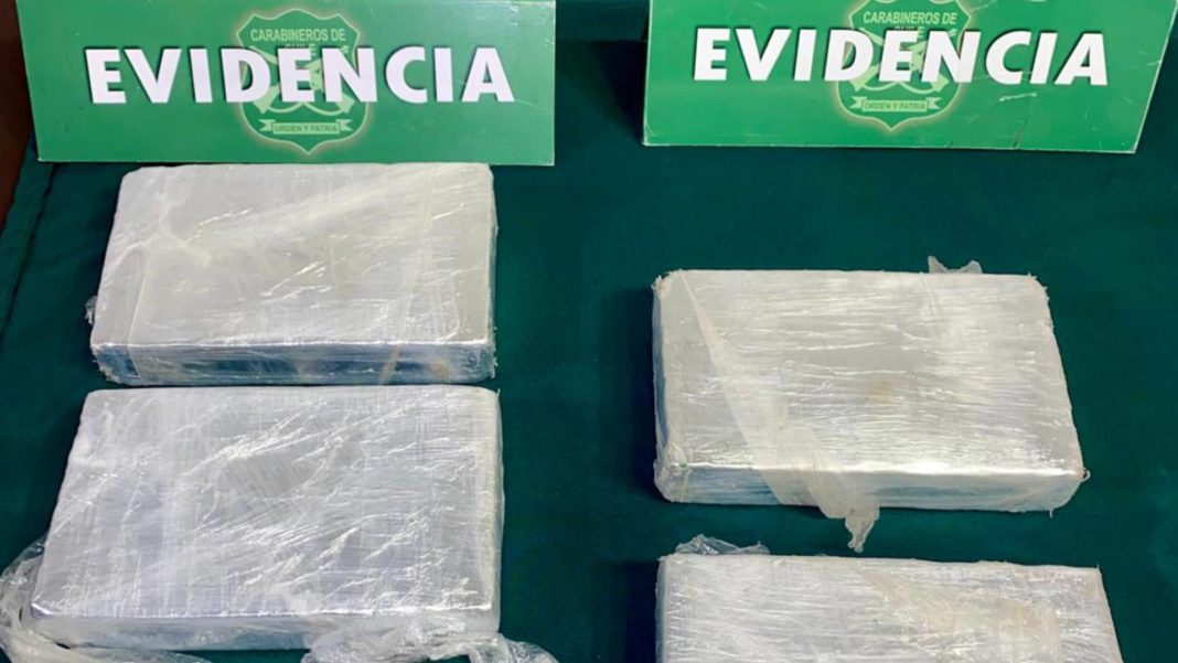 Detenidos Bolivianos Vendían Cocaína a Plena Luz del Día: Una Captura Impactante