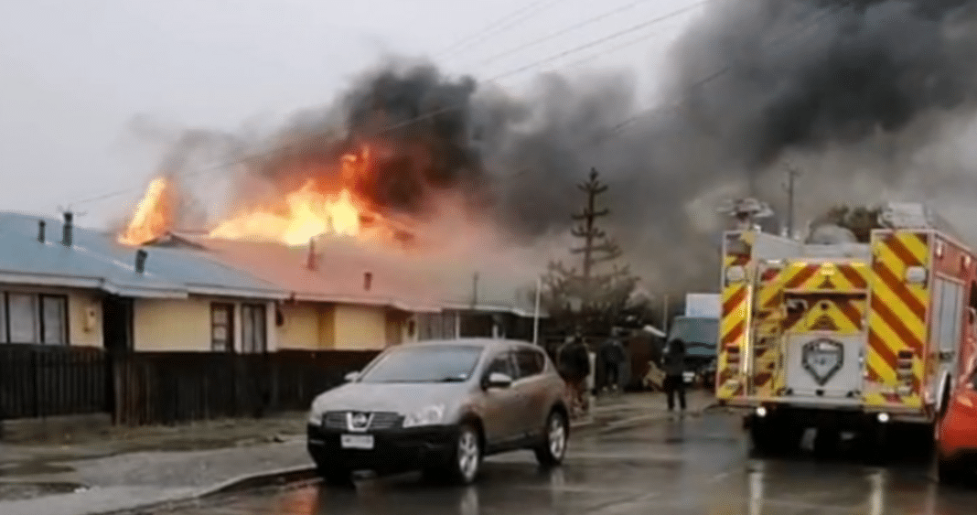 Devastador Incendio en Porvenir: Tres Casas y una Vulcanización Reducidas a Cenizas