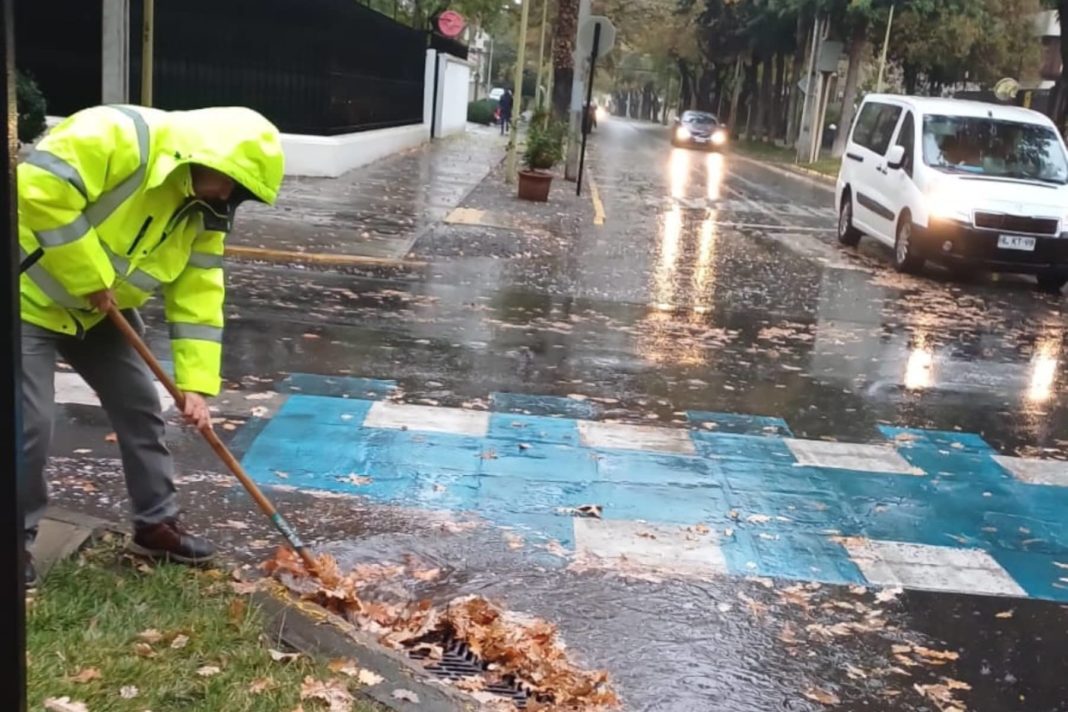 Enfrentando la Tormenta de Nieve en Las Condes: Cómo el Municipio Coordina una Respuesta Integral
