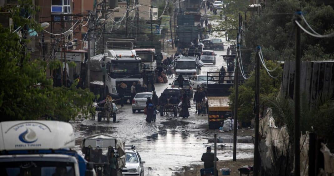 Éxodo Masivo en Rafah: La Cruda Realidad de la Escalada Militar en Gaza