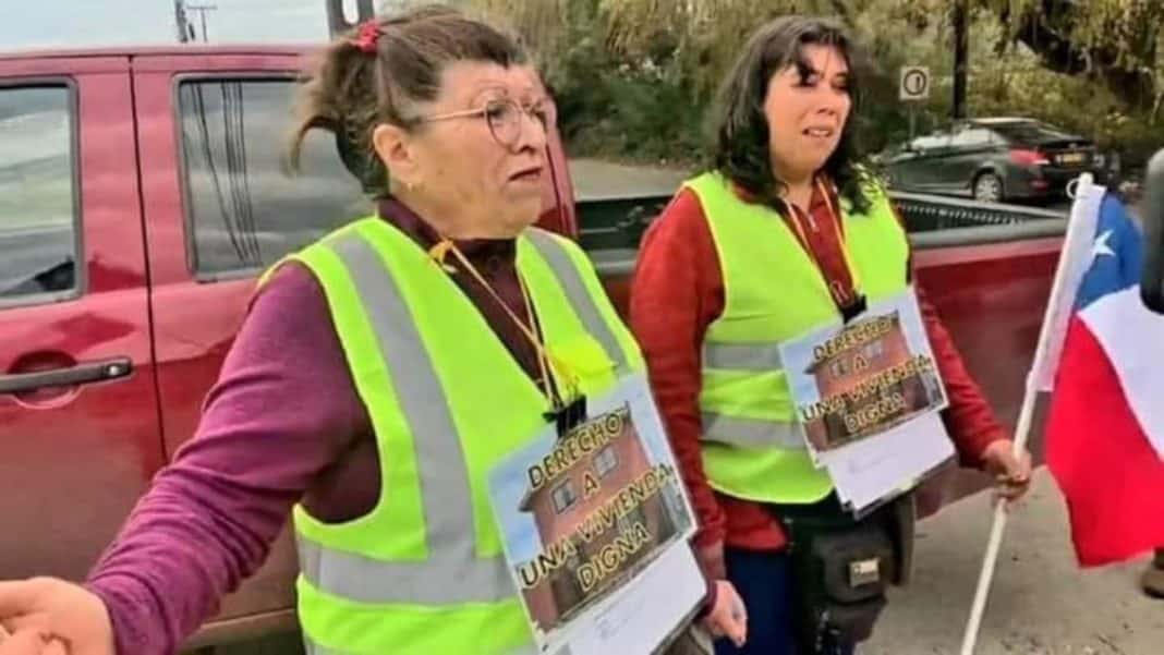 Mujer que Inició Caminata para Exigir una Casa se Arrepiente y Regresa a Curicó