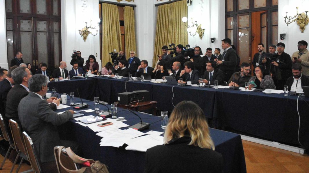 Reglas de Uso de la Fuerza: El Debate Crucial para la Seguridad de Chile