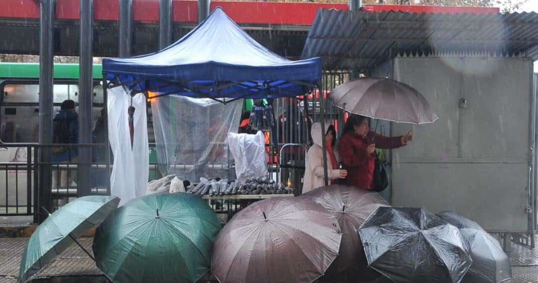 ¡Alerta en Santiago! Lluvias intensas causan caos en las calles