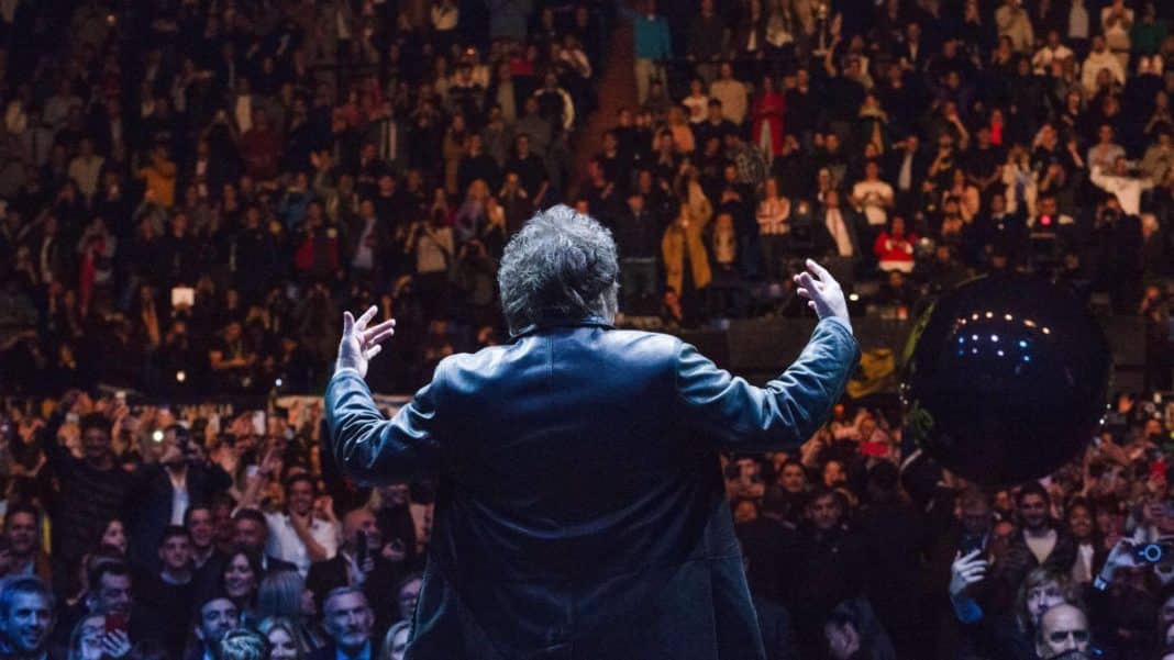 ¡Javier Milei Cautiva al Público en su Espectacular Lanzamiento de Libro en el Luna Park!