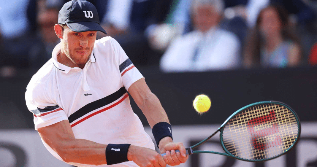 ¡Nicolás Jarry Enfrenta un Desafío Épico en Roland Garros! ¿Podrá Superar al Temible Moutet?