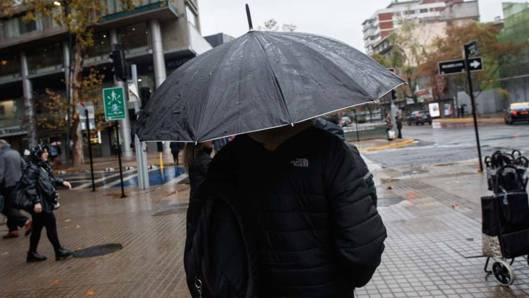 ¡Prepárate para el Frío y la Lluvia en Santiago: Descubre Cuánto Durará esta Tormenta!