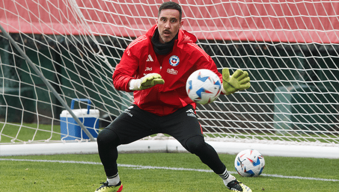 ¡claudio Bravo, La Estrella De La Roja, Sufre Una Lesión Preocupante 