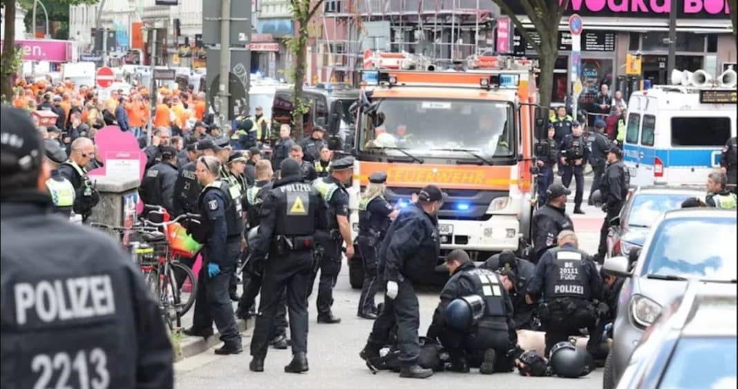 Caos en la Eurocopa: Policía abate a hombre armado con hacha que amenazaba a hinchas en Hamburgo
