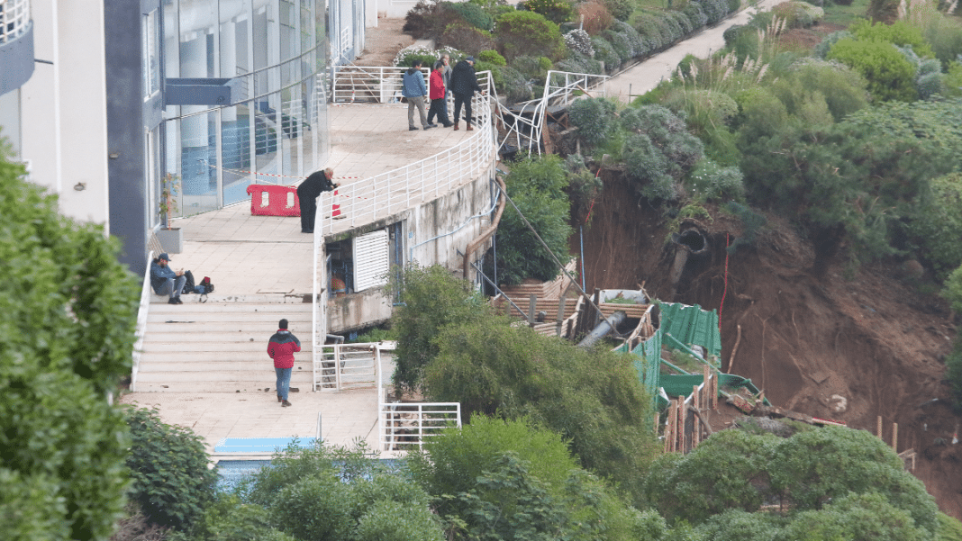 Descubre la Compleja Geología Detrás del Socavón en el Edificio Euromarina II de Reñaca