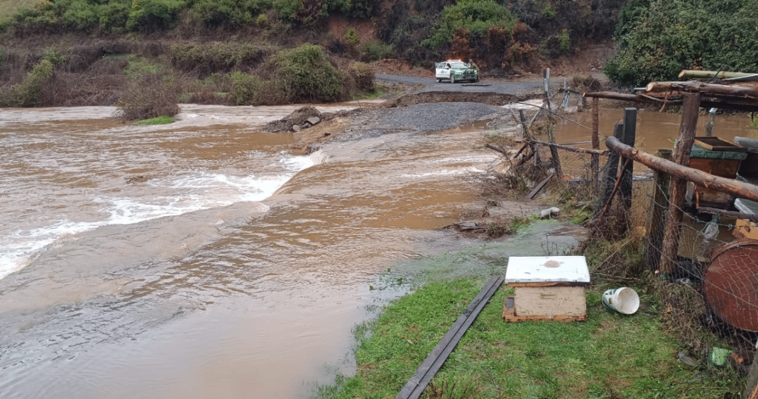 Devastación en La Araucanía: Puentes Colapsados, Personas Aisladas y Alerta Amarilla por Desborde