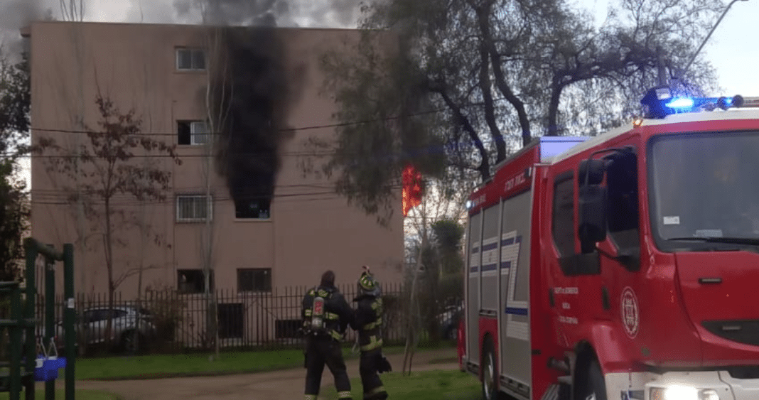 Devastador Incendio en Ñuñoa: Dos Víctimas Heridas, Incluida una Adolescente Embarazada