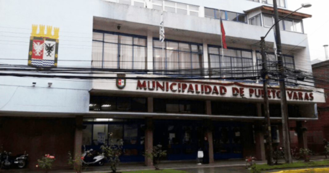 Escándalo en Puerto Varas: Funcionario Municipal Acusado de Favorecer a su Propia Empresa en Licitación