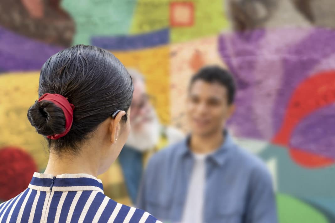 Revolucionando la Comunicación: Los Audífonos IX Que Transforman la Interacción Social