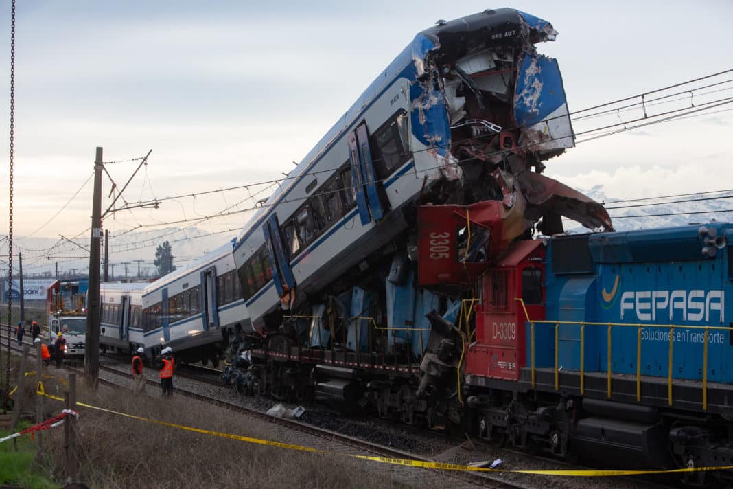 Tragedia Ferroviaria: EFE Suspende Servicios al Sur Tras Accidente Mortal