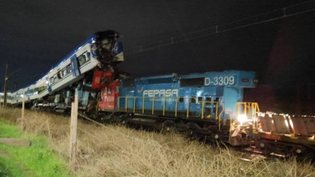 Tragedia Ferroviaria en San Bernardo: Dos Vidas Perdidas en Impactante Choque de Trenes