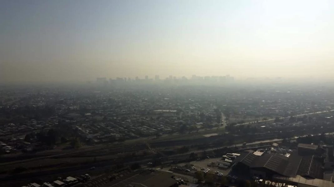 ¡Alerta Ambiental en Santiago: Descubre Cómo Proteger Tu Salud Ante la Contaminación!