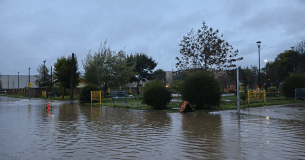 ¡Alerta en Los Ríos: Comunas Enfrentan Inundaciones y Desbordamientos por Lluvias Intensas!