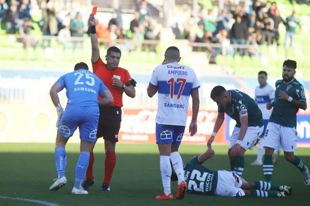 ¡Derrota Agónica de la UC en la Copa Chile! Dos Expulsados Marcan el Destino del Partido