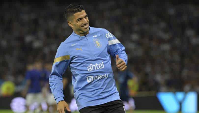 ¡El Loco Bielsa Convoca a la Estrella Uruguaya Luis Suárez para la Copa América 2024!