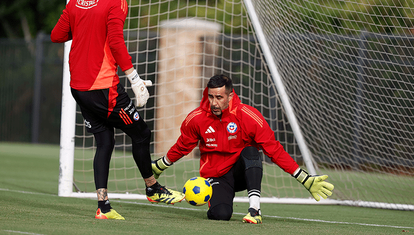 ¿Claudio Bravo en Peligro? Expertos Analizan su Futuro en la Selección Chilena