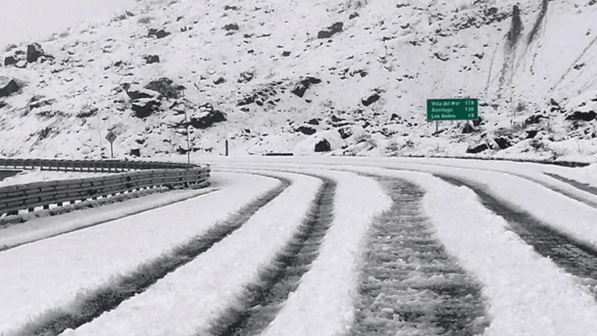 ¡Alerta en los Andes! Paso Los Libertadores se cierra por fuertes nevadas y vientos