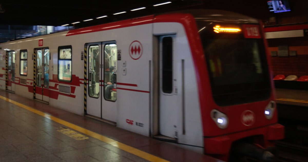 ¡Caos en el Metro de Santiago! Falla Técnica Paraliza la Línea 5 por 30 Minutos