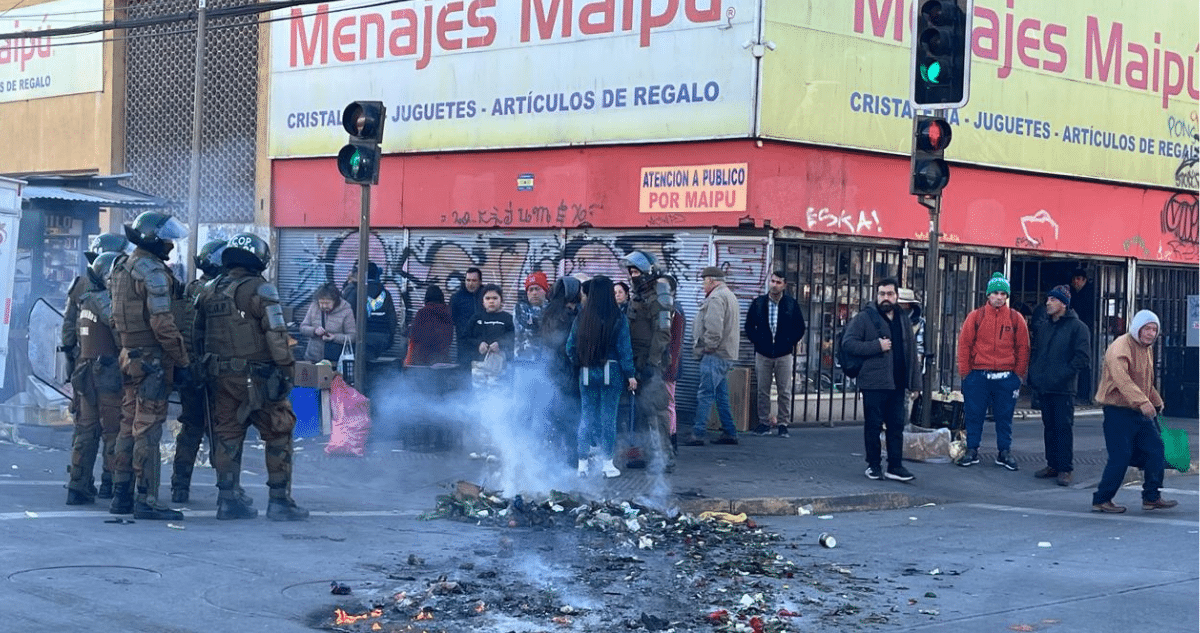 ¡Caos en las calles de Concepción! Vendedores ambulantes se enfrentan a la autoridad