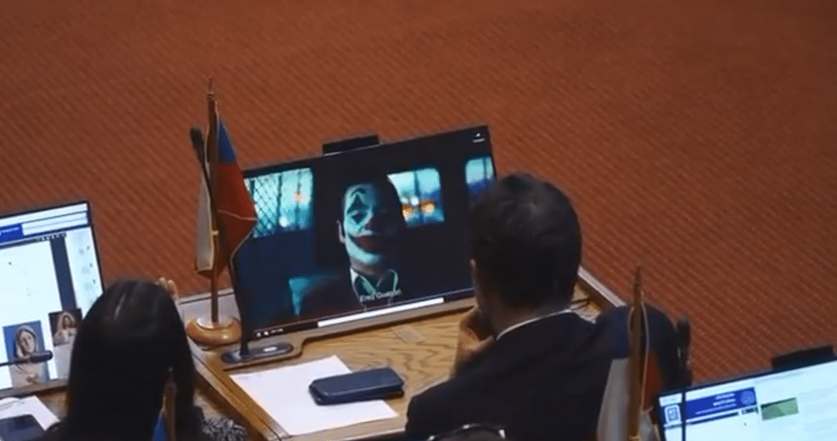 ¡Escándalo en la Cámara! Diputados Republicanos Pillados Viendo el Tráiler de Joker 2 Durante Sesión Oficial