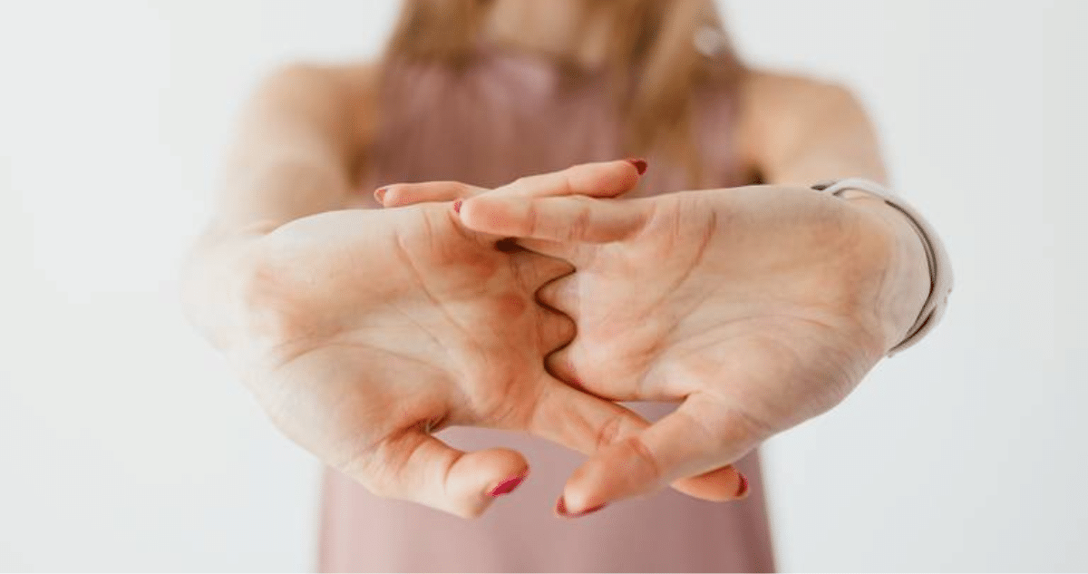 ¿Sabías que Tronarse los Dedos Puede Ser Beneficioso? Descubre la Verdad Detrás de este Mito