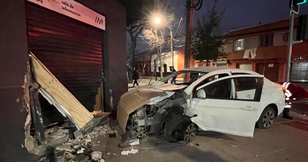 Chofer de aplicación denuncia aterrador intento de asalto que terminó en accidente devastador en Santiago