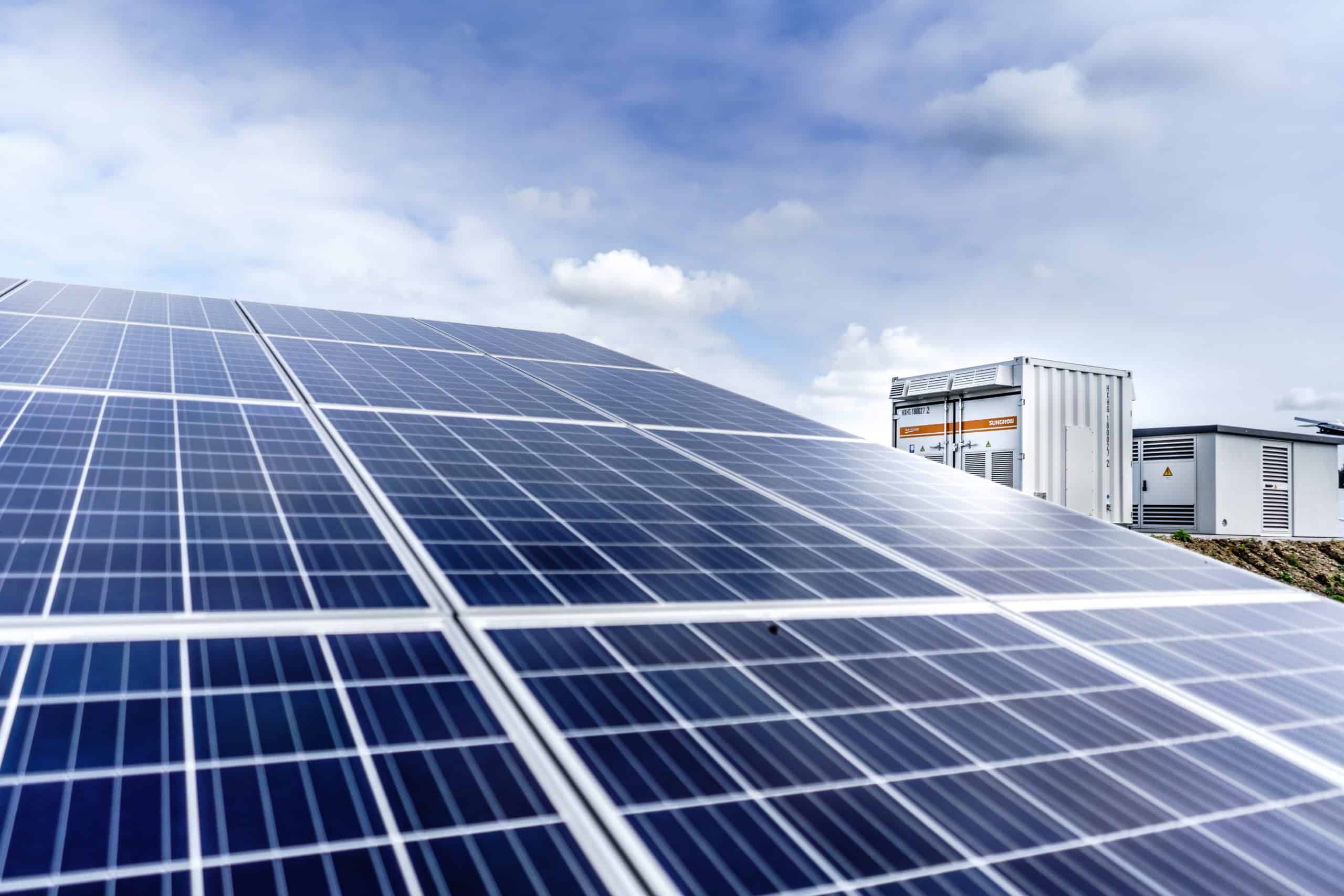 Cómo la Energía Solar Puede Salvar a las Empresas de los Altos Costos Eléctricos