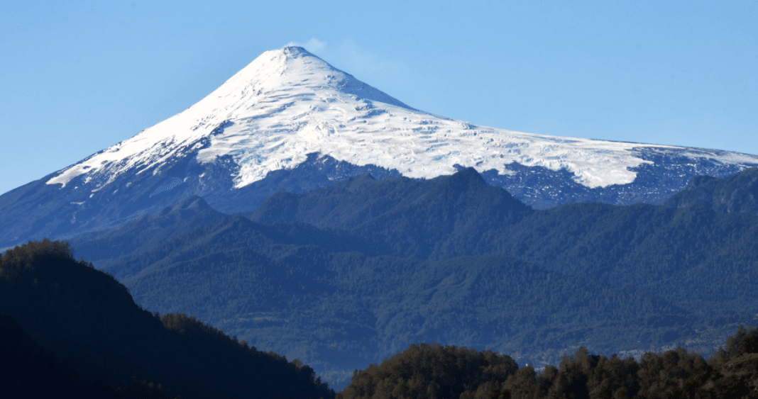 Desaparecido en el Volcán Villarrica: Suspensión Temporal de la Búsqueda Revela Desafíos Extremos