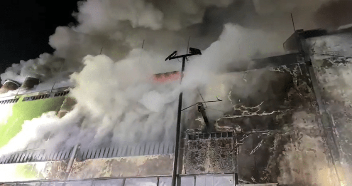 Devastador Incendio Arrasa con Locales Comerciales en el Emblemático Barrio Meiggs