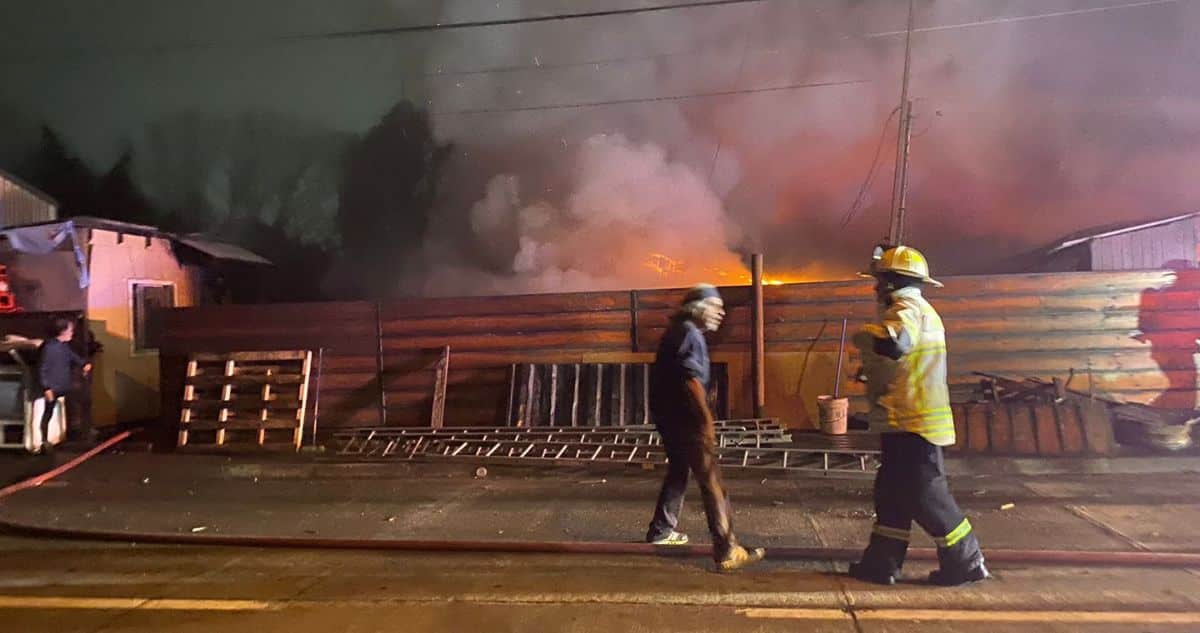 Devastador Incendio en Osorno: Adulto Mayor Herido y Dos Viviendas Destruidas