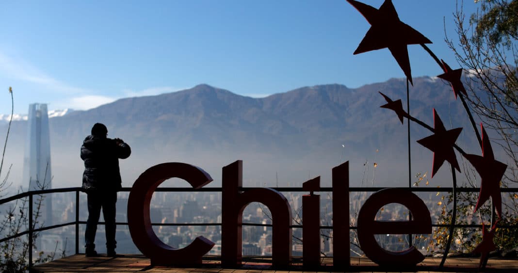 Fitch Ratings Reafirma la Sólida Clasificación Crediticia de Chile: Un Panorama Económico Estable y Resiliente