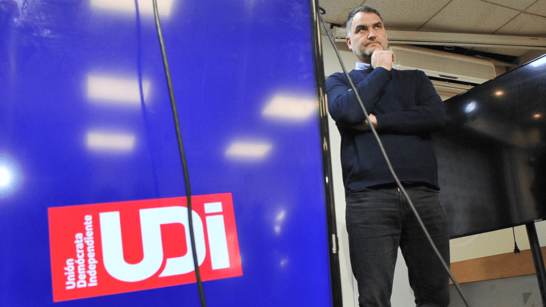 Javier Macaya Renuncia a la Presidencia de la UDI: Un Acto de Responsabilidad y Compromiso