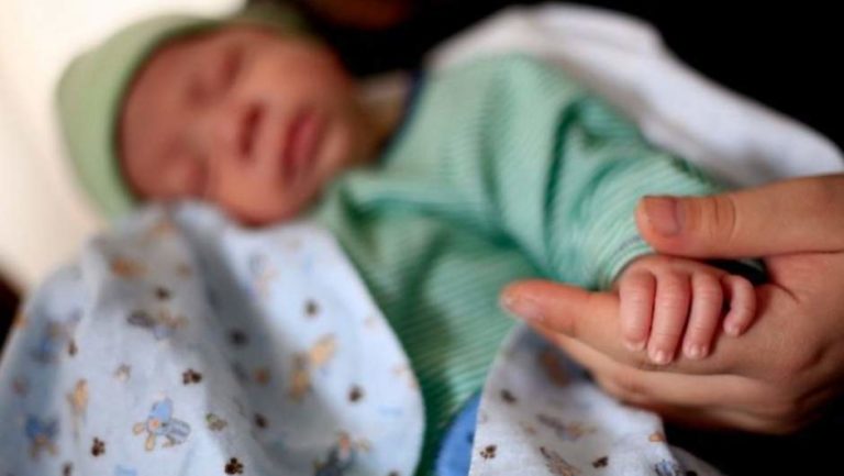 Madre Recupera a su Hija Robada: Una Historia Conmovedora de Amor y Perseverancia
