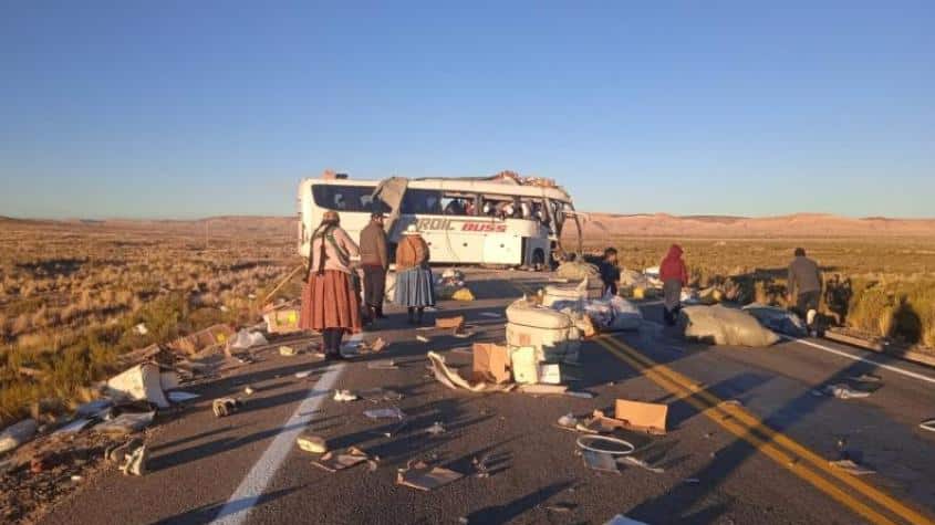Tragedia en Bolivia: Un chileno muerto y cinco heridos en accidente de bus