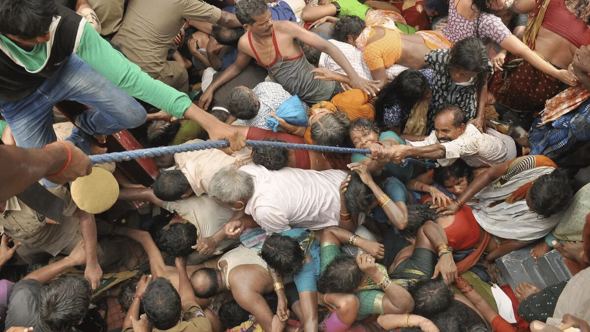 Tragedia en India: Estampida Mortal en Evento Religioso Deja al Menos 50 Muertos