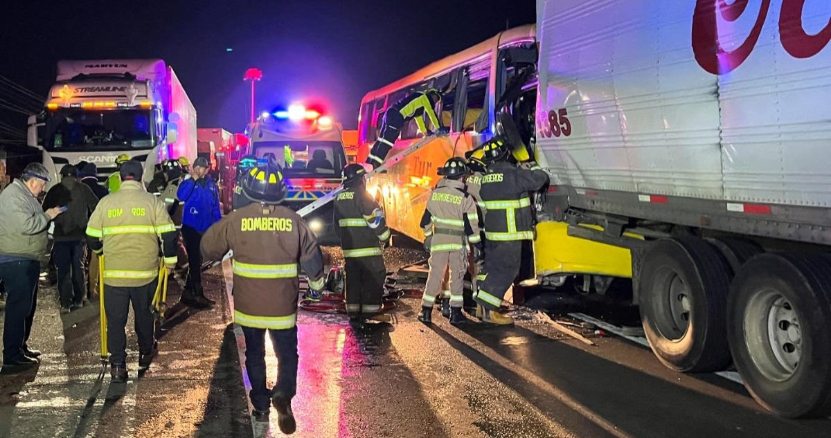 Tragedia en la Ruta 5 Sur: Dos muertos y varios heridos en accidente entre bus y camión