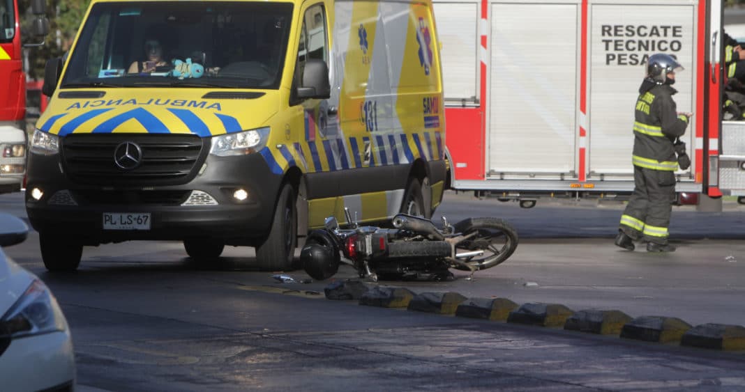 Trágico Accidente en Talca: Un Motorista Pierde la Vida en Impactante Vuelco