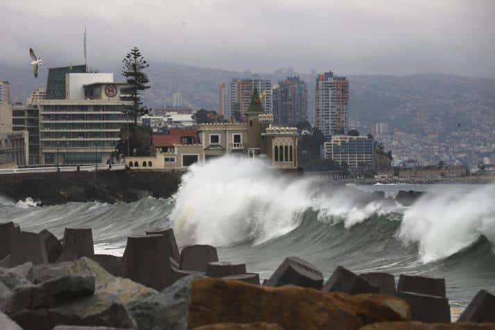 ¡Alerta Máxima! Marejadas Devastadoras Azotan las Costas Chilenas: ¡Prepárate para el Impacto!