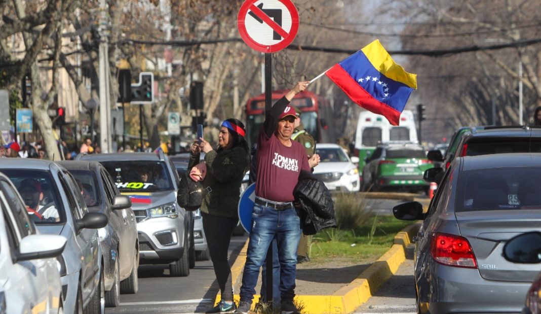 ¡Caos en las calles de Providencia! Multitud de venezolanos se reúne en la embajada para votar