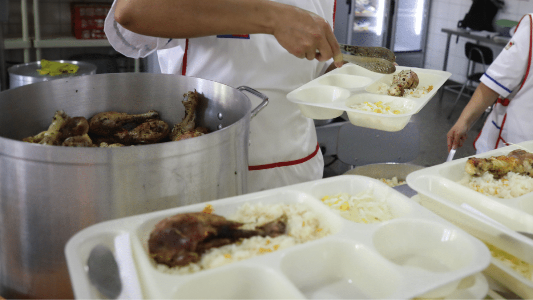 ¡Junaeb Garantiza la Continuidad del Servicio de Alimentación Escolar Pese a las Protestas de las Manipuladoras!