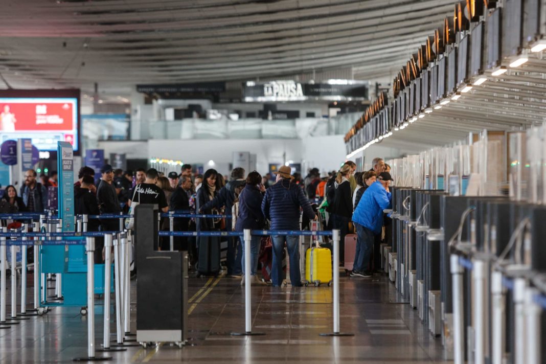 ¡Récord de Pasajeros en el Aeropuerto de Santiago: Descubre la Impresionante Recuperación del Tráfico Aéreo Post-Pandemia!